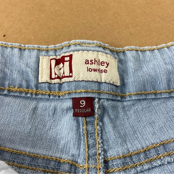 L.E.I LowRise Jean Short - Picture 9 of 9